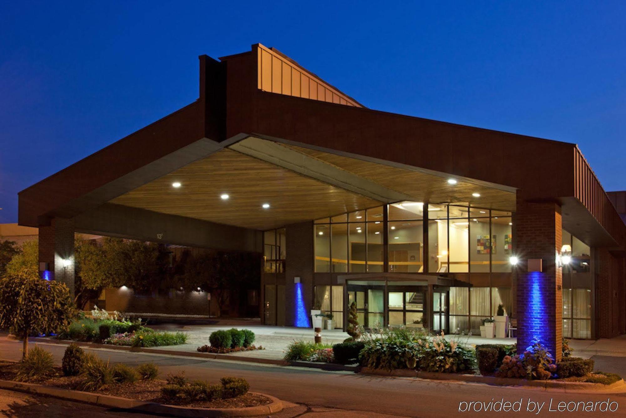 Holiday Inn Express Detroit-Warren/General Motors Technology Center By Ihg Exterior photo
