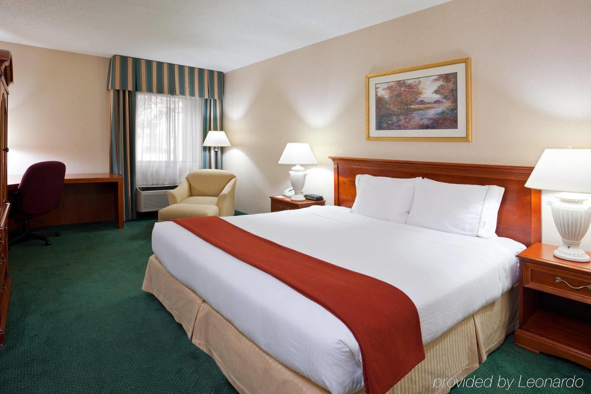 Holiday Inn Express Detroit-Warren/General Motors Technology Center By Ihg Exterior photo
